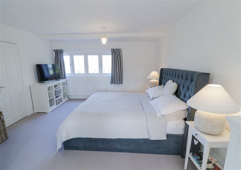 This is a bedroom (photo 2) at New House Farm, Wappenbury near Leamington Spa