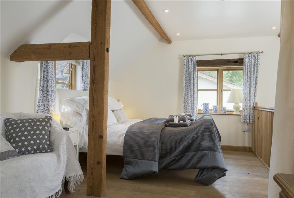 Pretty bedroom suite at New Inn Cottage, Cardington