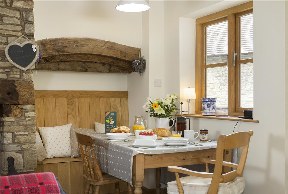 Pretty dining alcove at New Inn Cottage, Cardington