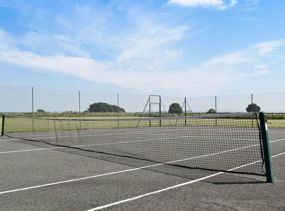 Tennis court at New Inn House in Abbots Salford, Nr Stratford-upon-Avon, Worcs., Worcestershire