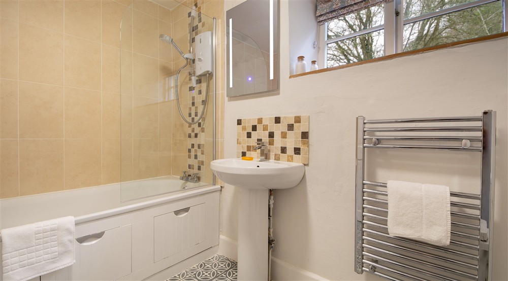The family bathroom, with shower over bath, at Newark Lower Lodge in Wotton-under-edge, Gloucestershire