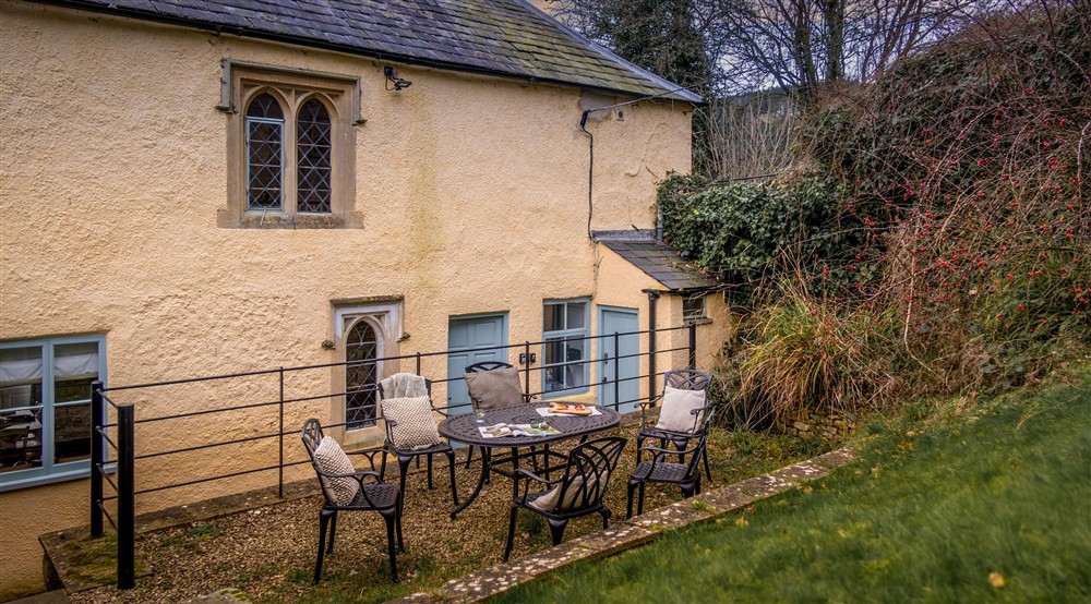 The table and chairs in the garden in winter at Newark Lower Lodge in Wotton-under-edge, Gloucestershire