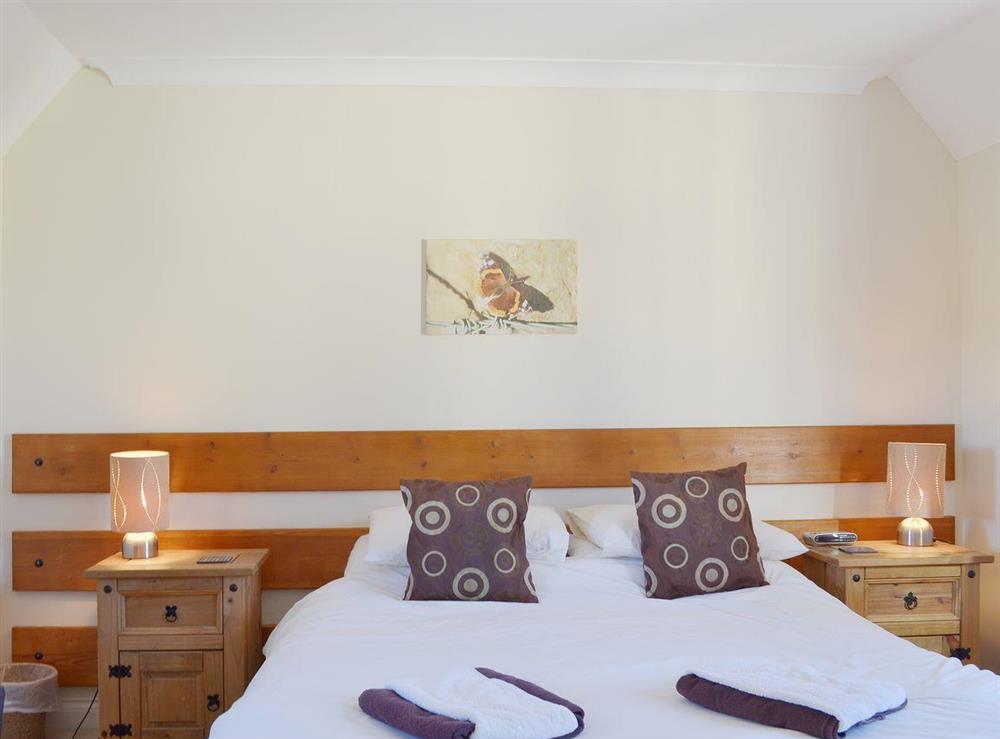 The calming, relaxing double bedroom at Oak Tree Cottage, 