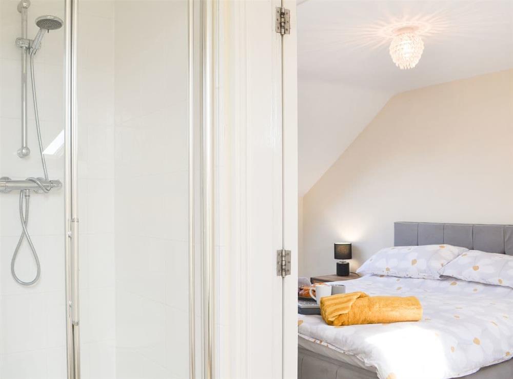 En-suite at Newcombe Cottage in Flamborough, North Humberside