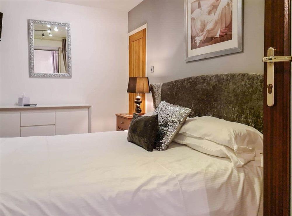 Double bedroom at Newfold Cottage in Bowness-on-Windermere, Kirkcudbrightshire