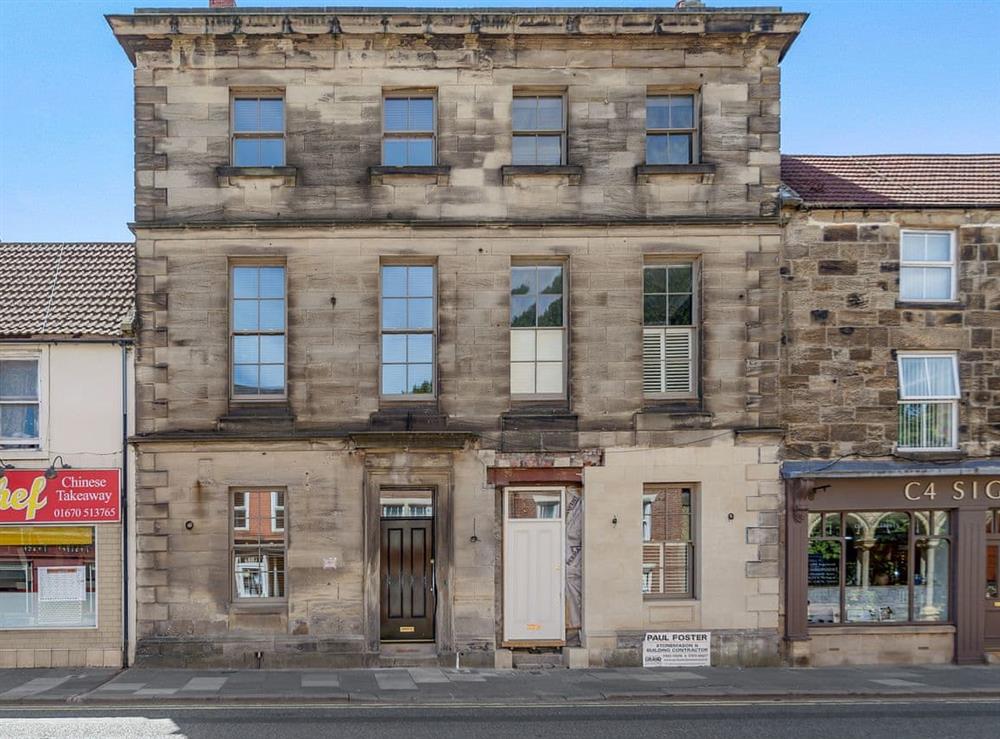Sympathetically converted accommodation within a Grade II listed building built in the 1700’s