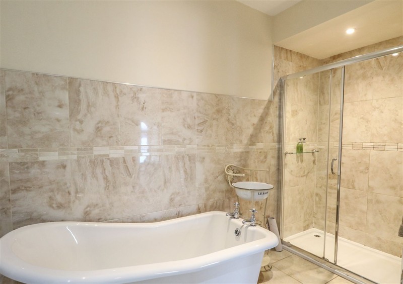 The bathroom (photo 2) at Newton Hall, Inveraray