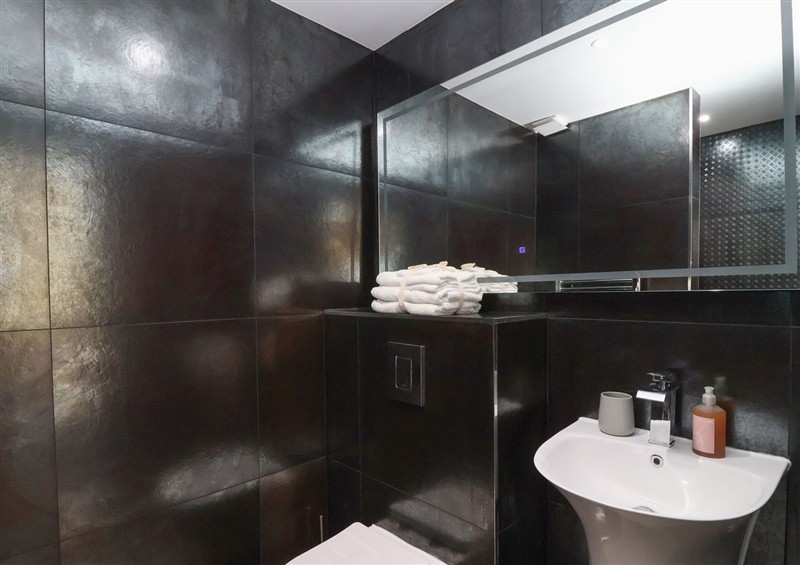 Bathroom at Ninky Nonk, Bishop Sutton