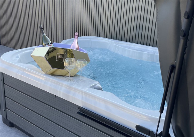 There is a hot tub at Ninky Nonk, Bishop Sutton