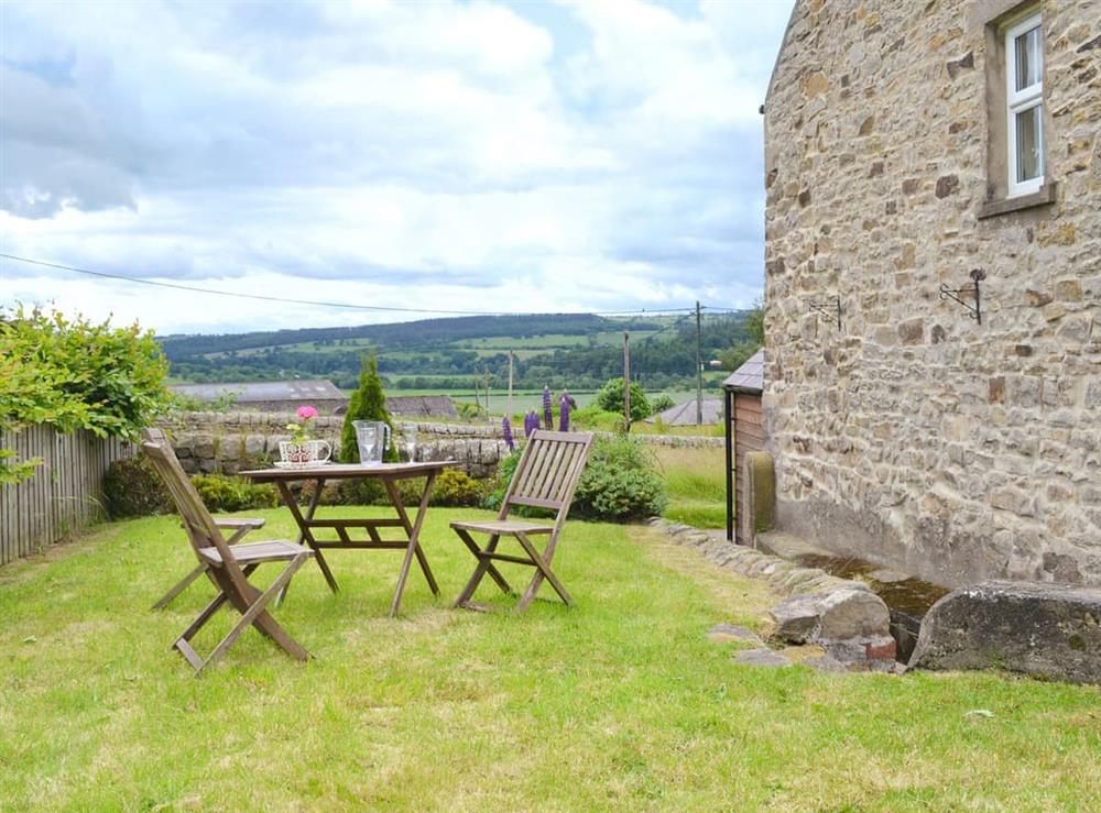 Picturesque sitting out area at No 2 Cottage in Hexham, Northumberland