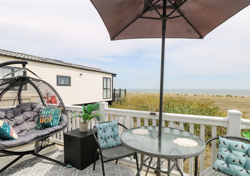 The patio at No. 2 - Seaview, Kessingland