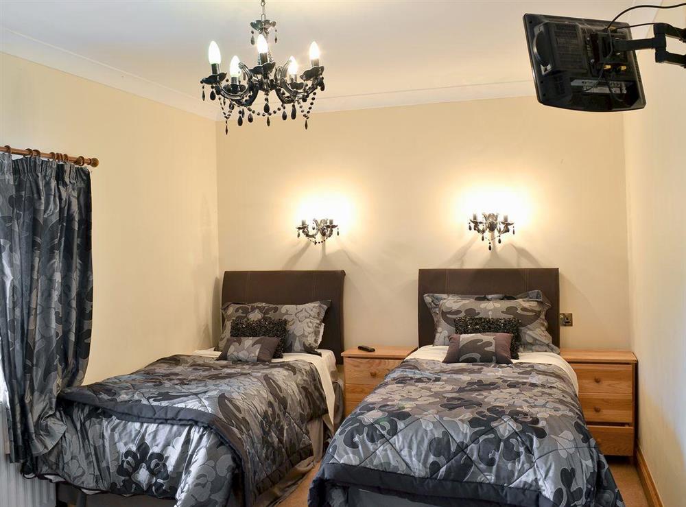 Great twin bedroom at No 4 Pengraig Draw in Aberystwyth, Dyfed