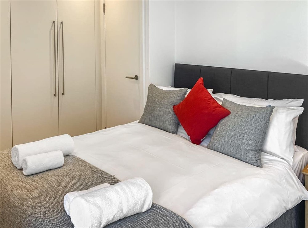Double bedroom (photo 4) at No.1 Quay Court in Newquay, Cornwall