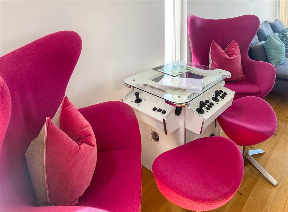 Living area (photo 4) at No.1 Quay Court in Newquay, Cornwall