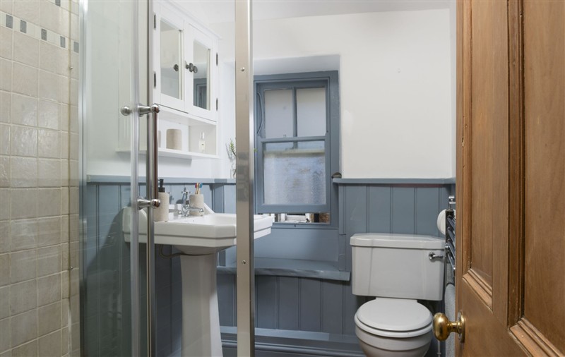 The bathroom at No.1 St Eia, Cornwall