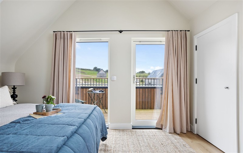Bedroom (photo 2) at