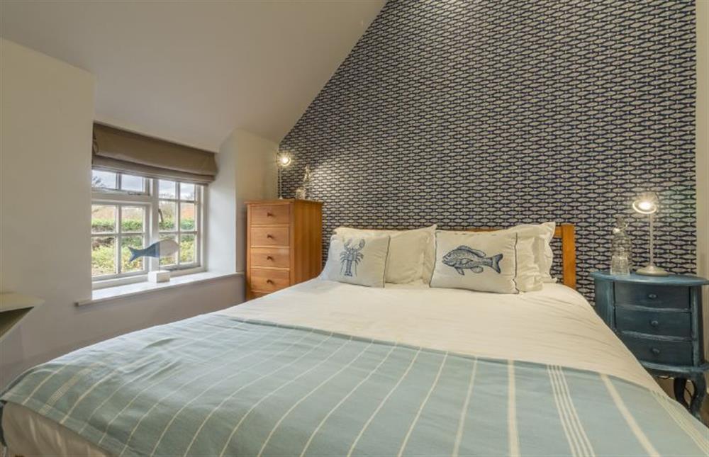 First floor: Bedroom two, king-size bed (photo 2) at No.33 Cottage 4, Thornham near Hunstanton