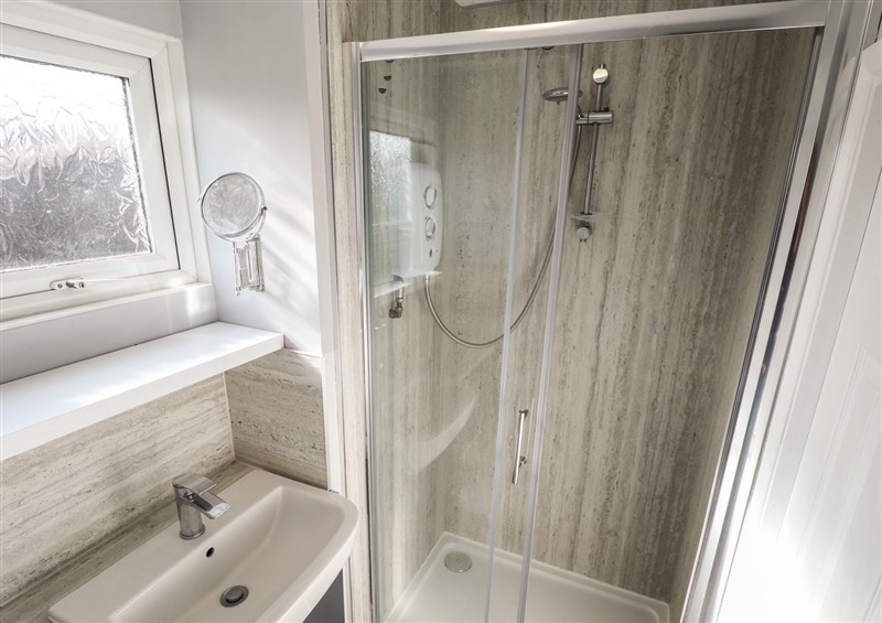 The bathroom at No.49 Cherry Park, Chapel St Leonards