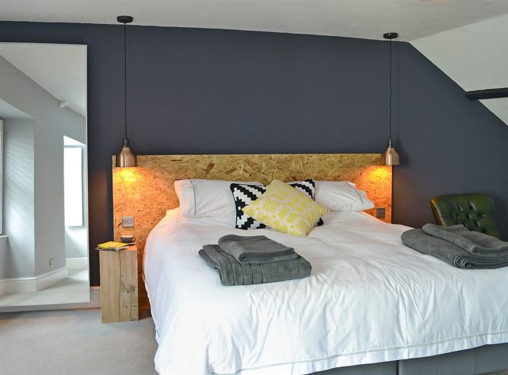Tastefully furnished double bedroom with super kingsize bed at No.5 at Ginhaus in Llandeilo, Carmarthenshire, Dyfed