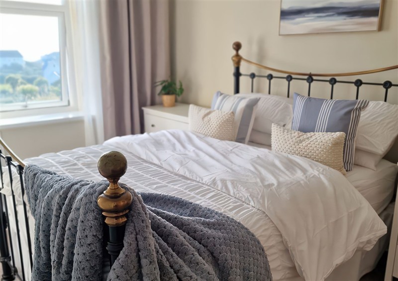 This is a bedroom at No.7 Plas Darien, Trearddur Bay