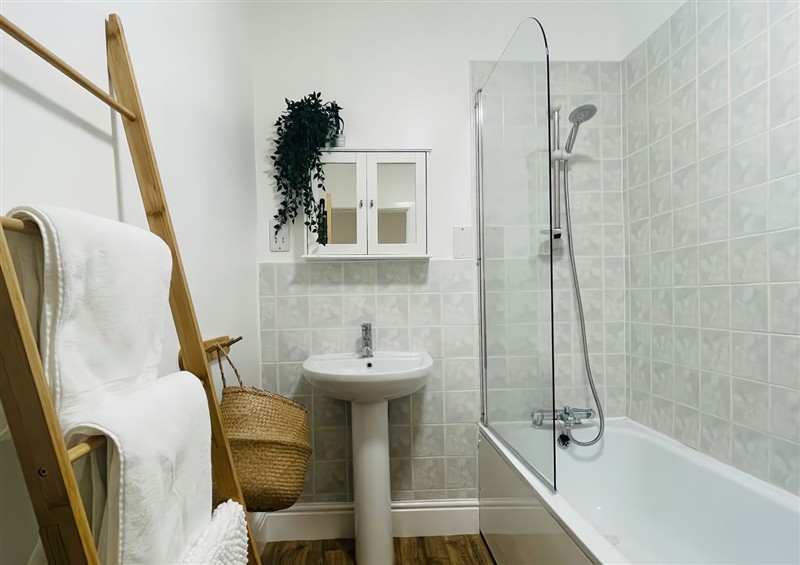 This is the bathroom at No.7 Plas Darien, Trearddur Bay