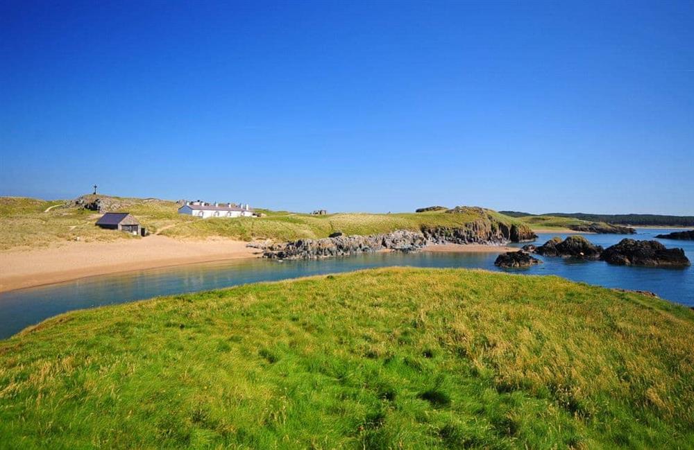 The setting at No.9 The Retreat in Rhosneigr, Anglesey, Gwynedd