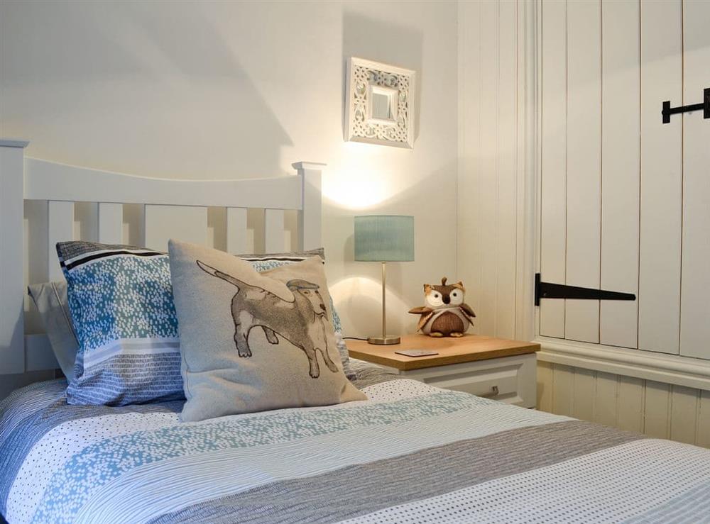 Lovely single bedroom at Noddfa Cottage in Llanfairtalhaiarn, near Abergele, Clwyd