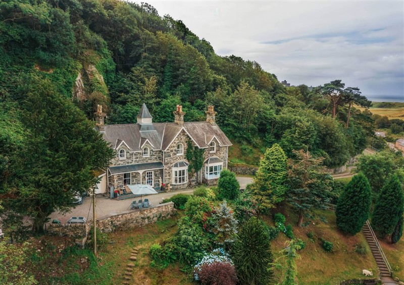 Outside at Noddfa Country House, Harlech