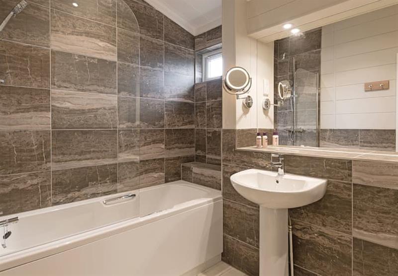 Bathroom in an Oxburgh Premier at Norfolk Woods Resort & Spa in Pentney, King’s Lynn