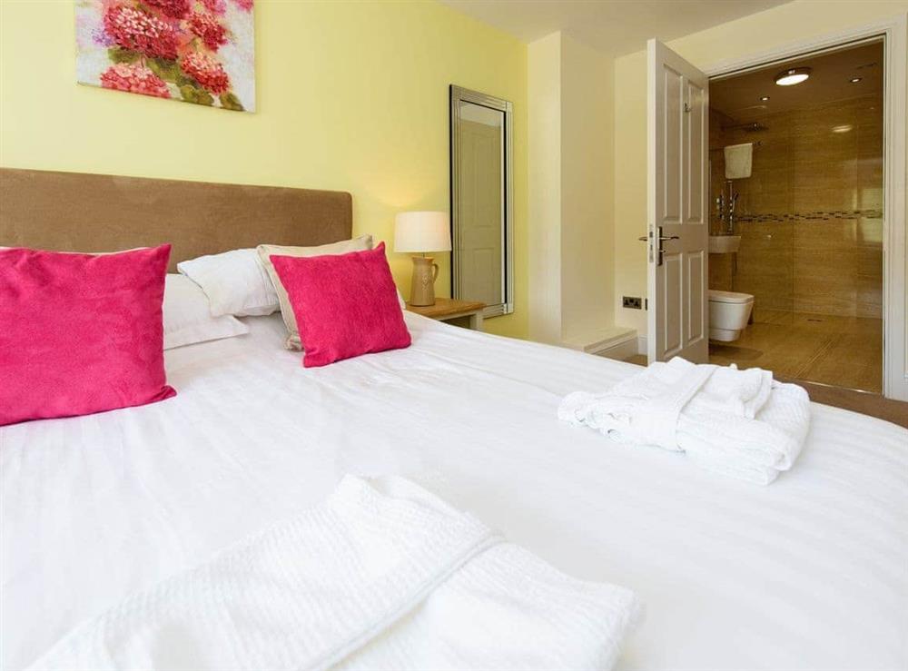 Peaceful en-suite double bedroom at North Bay Sands Apartment 3 in Scarborough, North Yorkshire