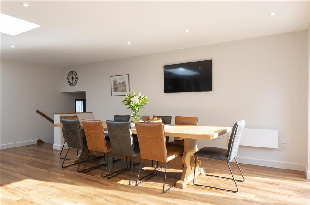 The informal dining/breakfast area with table seating all 10 guests at North Leaze Farmhouse, North Cadbury