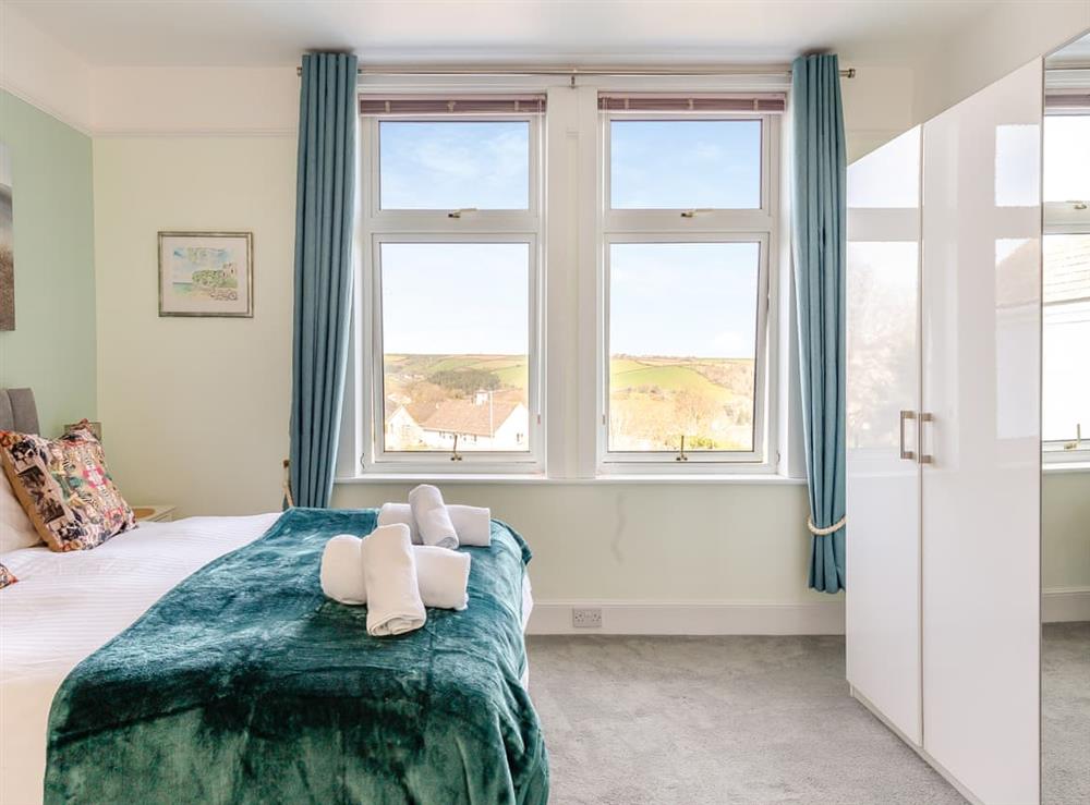 Kingsize bedroom at Number 10 in Dartmouth, Devon