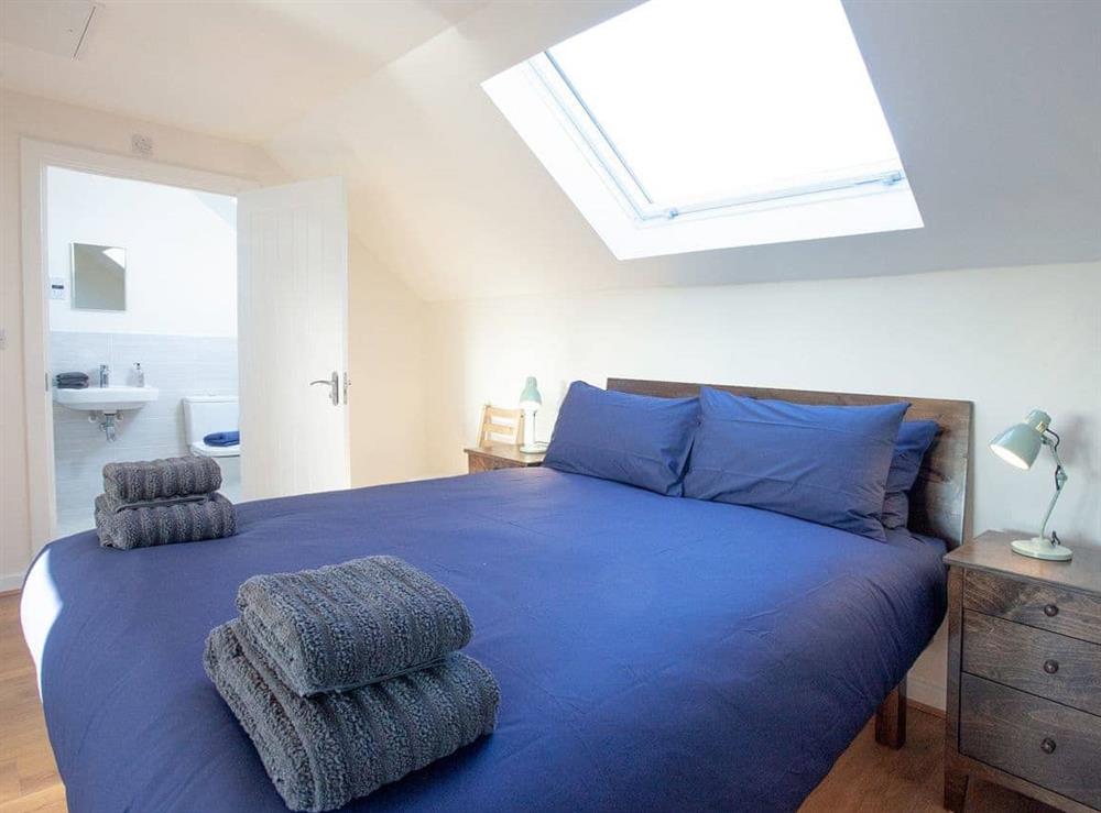 Double bedroom (photo 2) at Number 11 in Mawgan Porth, Cornwall