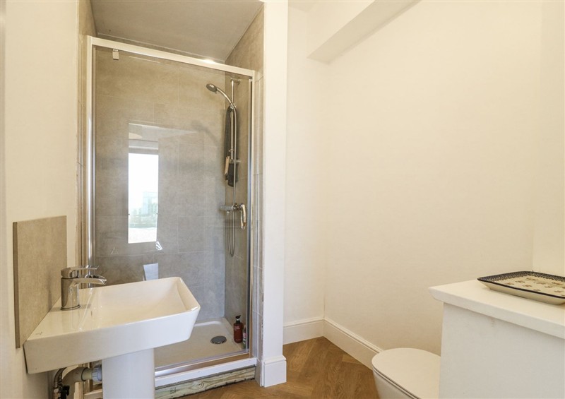 The bathroom at Number 2 The Barn House, Woodham