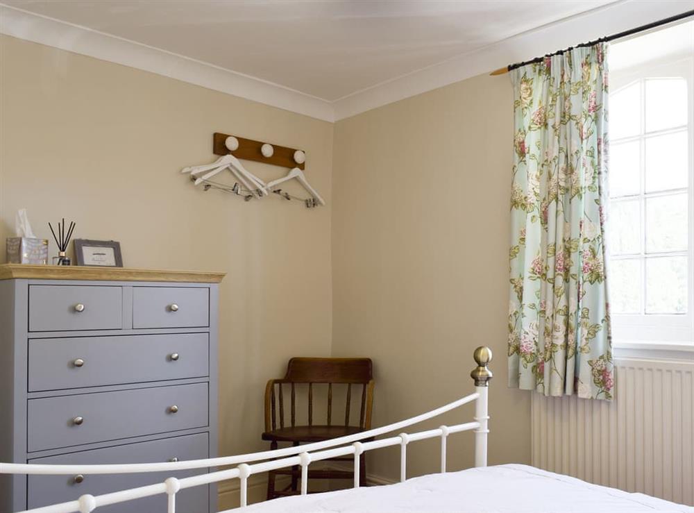 Double bedroom (photo 2) at Number 5 in Blockley, near Chipping Campden, Gloucestershire