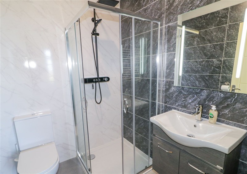 Bathroom at Number 5 Villa - The View, Derrybeg