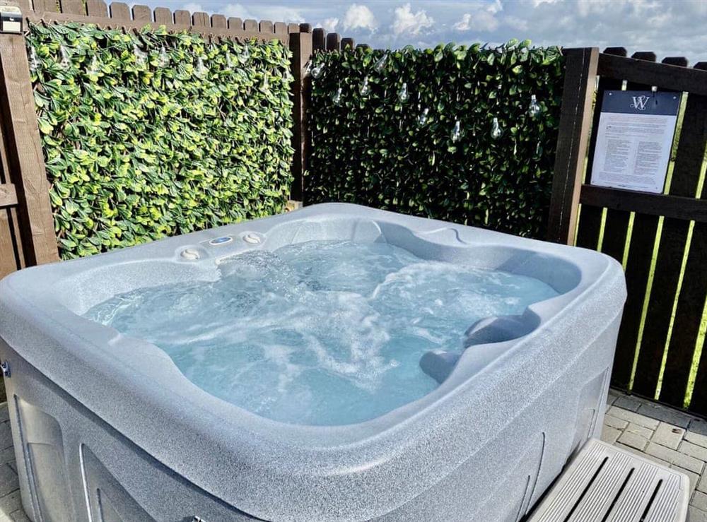 Hot tub at Nurseries Cottage in Mumby, Lincolnshire
