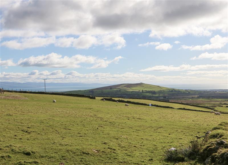 The setting of Nyth Y Bioden (Magpie's Nest) at Nyth Y Bioden (Magpies Nest), Llanaelhaearn near Trefor