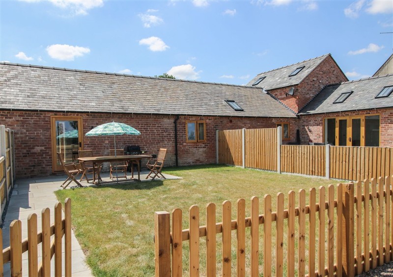 This is the setting of Oak Barn at Oak Barn, Northwood near Wem