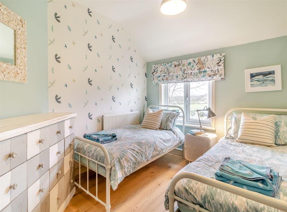 Twin bedroom at Oak Cottage in Saxmundham, Suffolk