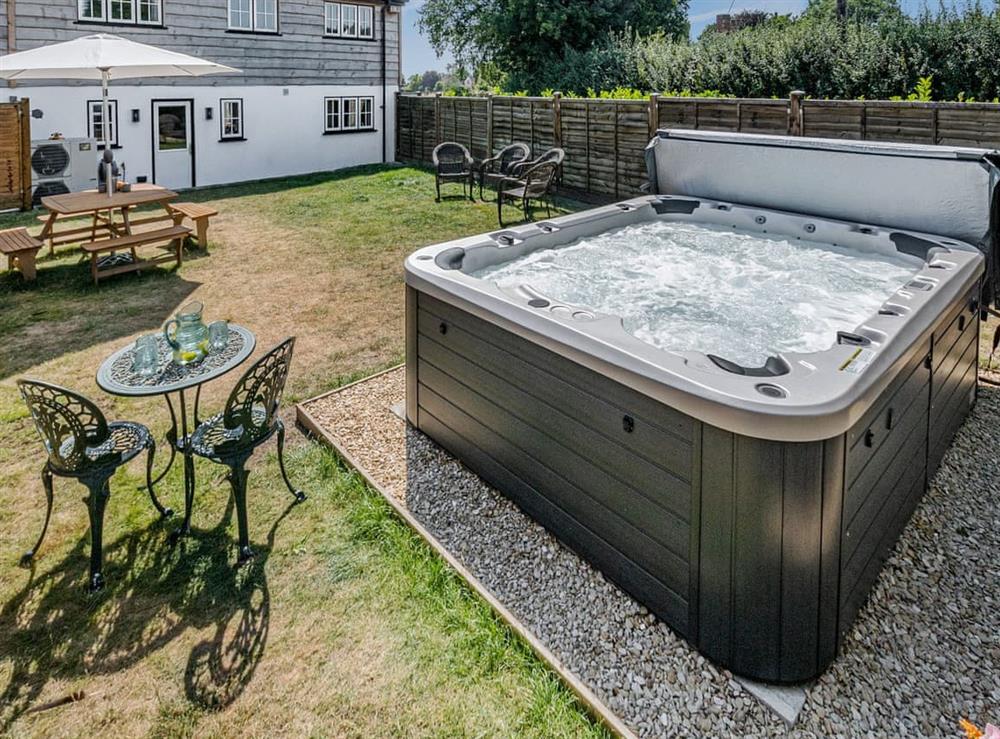 Hot tub at Oak Cottage in Zeals, near Mere, Wiltshire