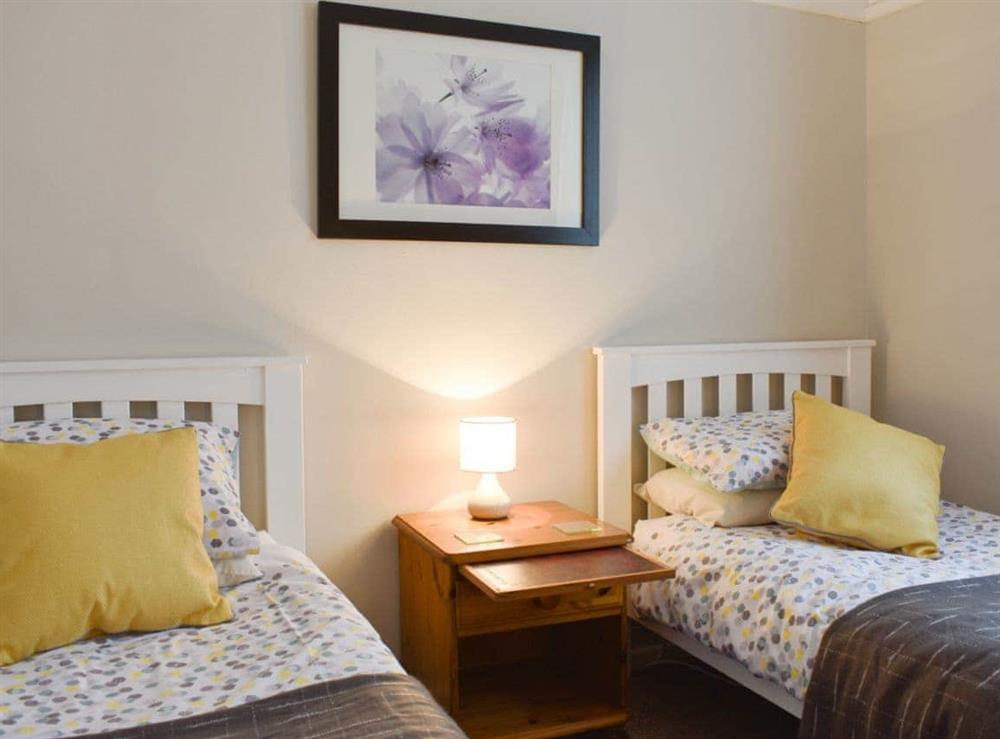 Cosy twin bedroom at Oak Lodge in Bournemouth, Dorset