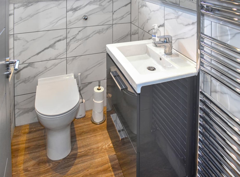 Bathroom at Oak Park Two in Tiverton, Devon