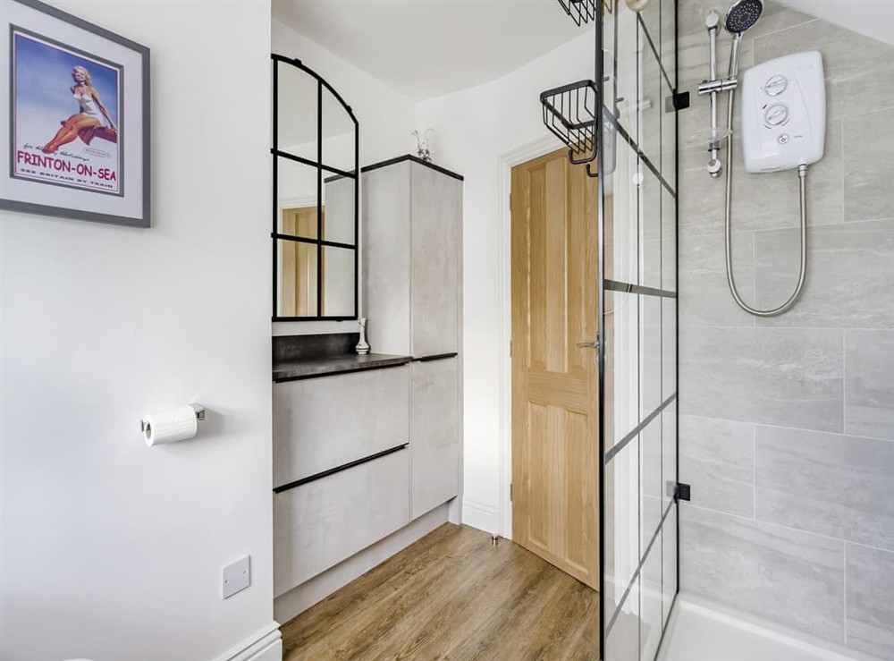 Bathroom (photo 2) at Oak Tree Cottage in Kirby Le Soken, Essex