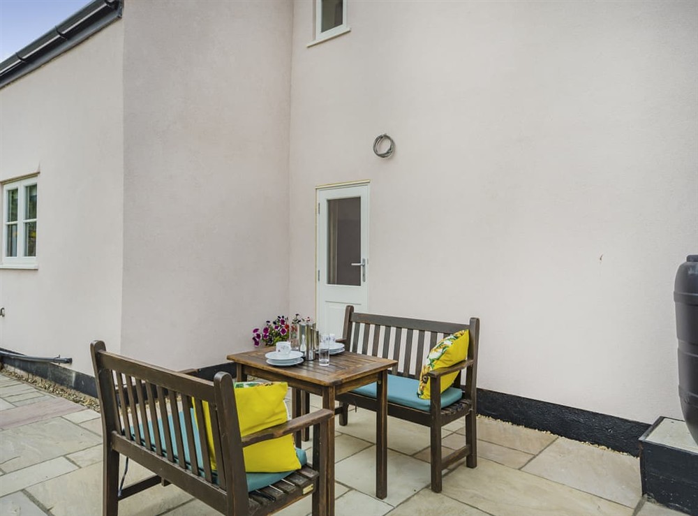 Exterior (photo 2) at Oak Tree Cottage in Kirby Le Soken, Essex
