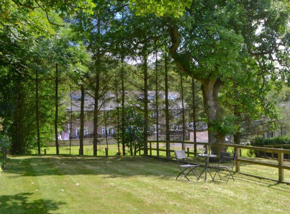Spacious, lawned garden at Oak Tree Lodge, 