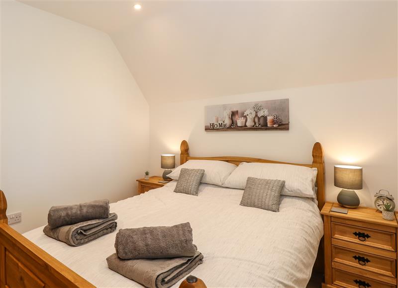 One of the 3 bedrooms (photo 3) at Oak Tree House, 1 Homestead Gardens, Filby