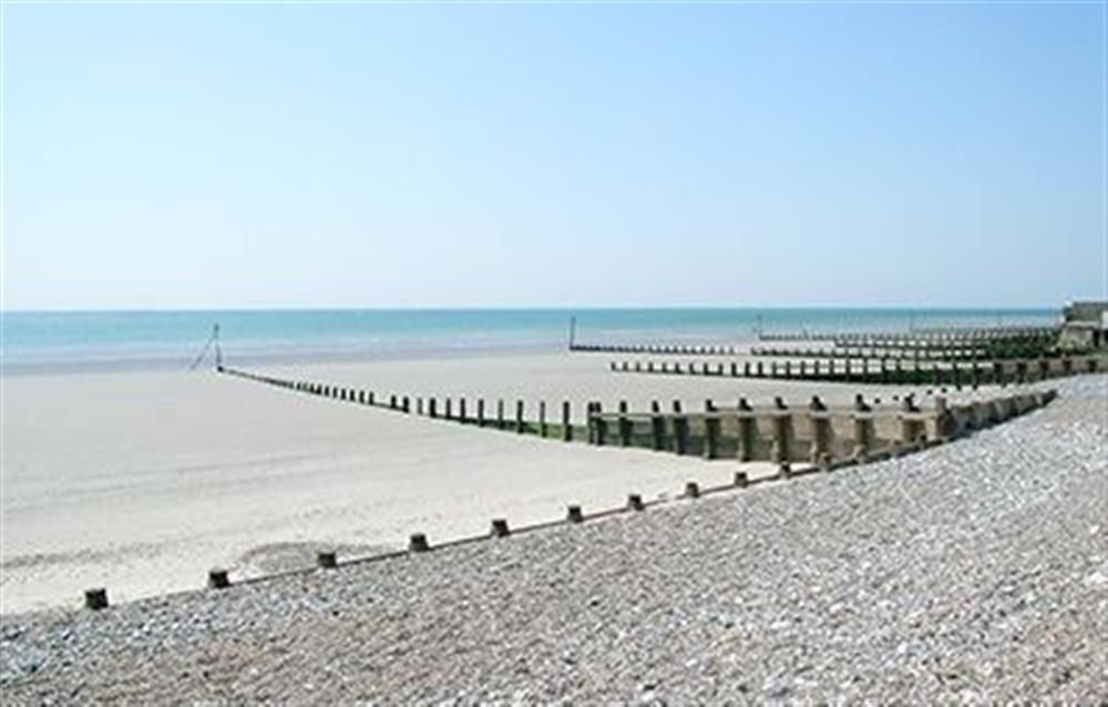 Oakdene Cottage in MiddletononSea, West Sussex sleeps 4