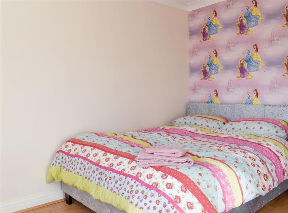 Double bedroom (photo 4) at Oakland in Knott End-on-Sea, near Poulton-le-Fylde, Lancashire