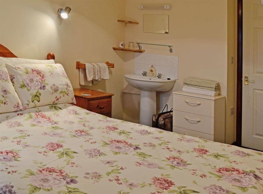 Double bedroom (photo 2) at Oakwood in Cheriton Bishop, near Dartmoor National Park, Devon